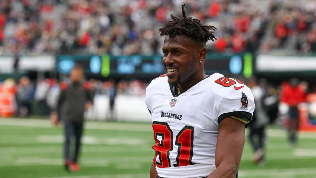Jan 2, 2022; East Rutherford, New Jersey, USA; Tampa Bay Buccaneers wide receiver Antonio Brown (81) on the field before the game against the New York Jets during the second half at MetLife Stadium. Mandatory Credit: Vincent Carchietta-USA TODAY Sports