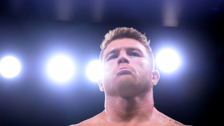 Watch Canelo Alvarez Exchange NSFW Pleasantries With Billy Joe Saunders' Camp Over Ring Size