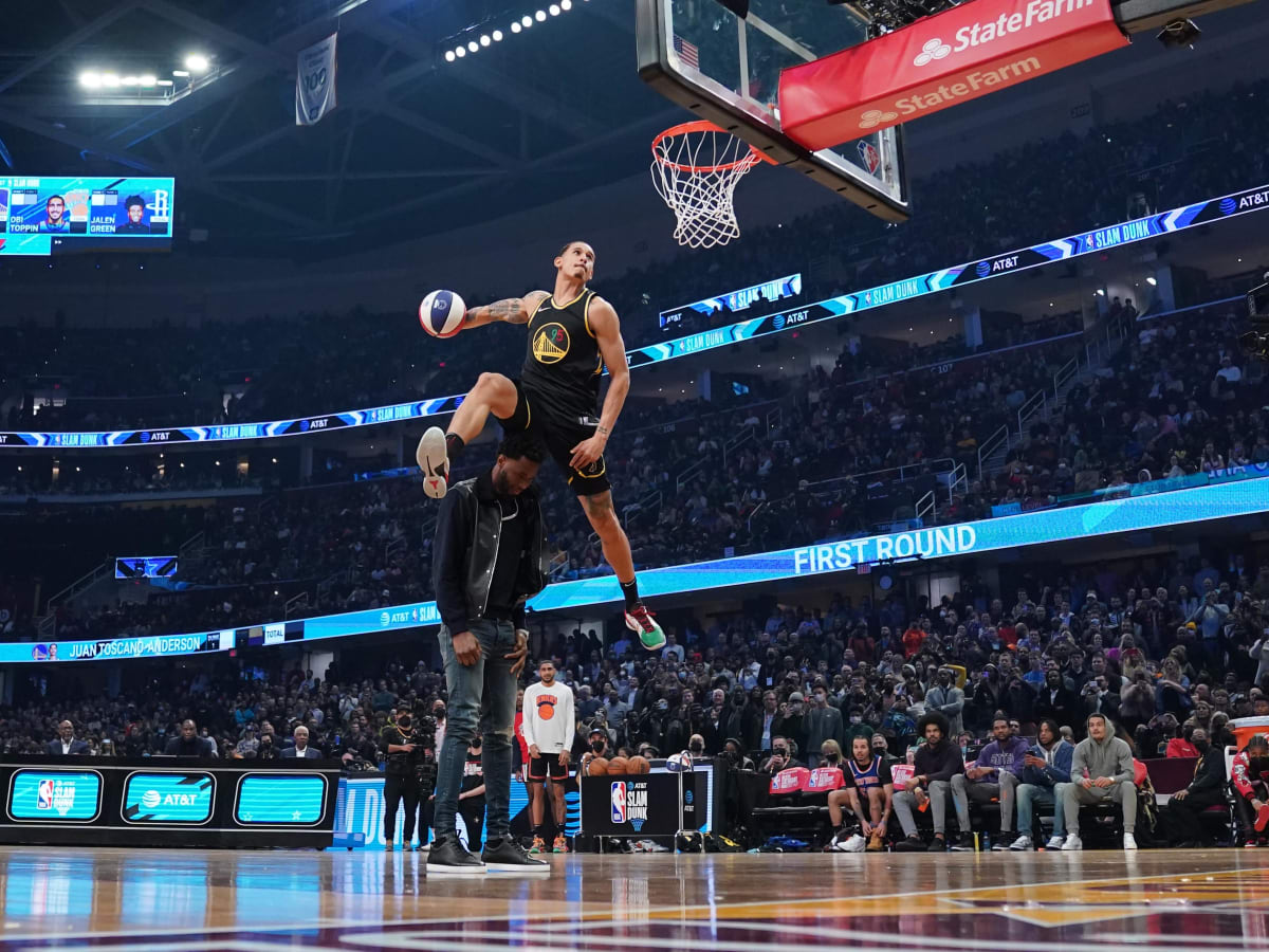 Boardroom on X: All-Star Saturday Night: Juan Toscano-Anderson proudly  became the first player of Mexican heritage to participate in the Dunk  Contest, donning a Kobe 6 custom celebrating Mexico's flag and customized